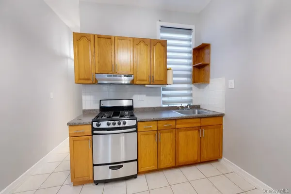 $3,200 | 787 Woodward Avenue, Unit 2L | Ridgewood