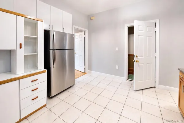 $3,200 | 787 Woodward Avenue, Unit 2L | Ridgewood