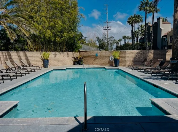$4,000 | 420 Lake Street, Unit 101, Huntington Beach, CA 92648