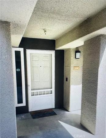 $4,000 | 420 Lake Street, Unit 101, Huntington Beach, CA 92648