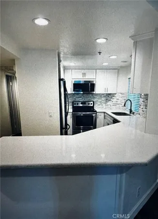 $4,000 | 420 Lake Street, Unit 101, Huntington Beach, CA 92648
