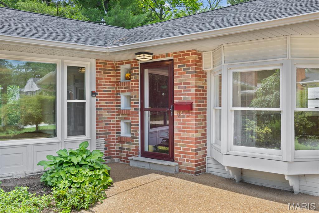 216 Turf Court Webster Groves, MO 63119 - Photo 2 of 37