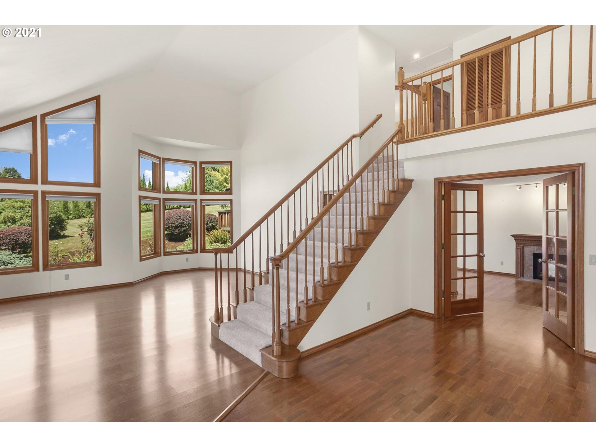 11631 Northwest Old Cornelius Pass Road Portland, OR 97231 - Photo 6 of 32 Living Room/Entrance
