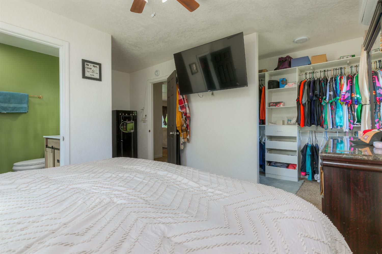 2633 Oroville Garden Ranch Road Oroville, CA 95966 - Photo 7 of 22 a bedroom with a bed and a flat screen tv