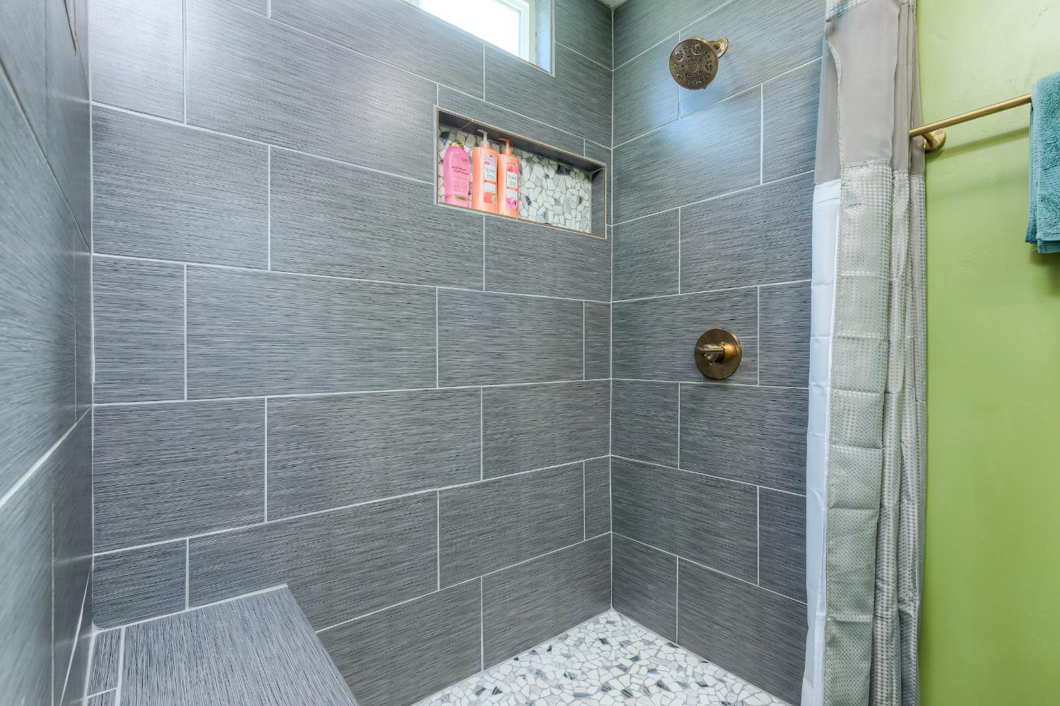 2633 Oroville Garden Ranch Road Oroville, CA 95966 - Photo 9 of 22 a bathroom with a shower