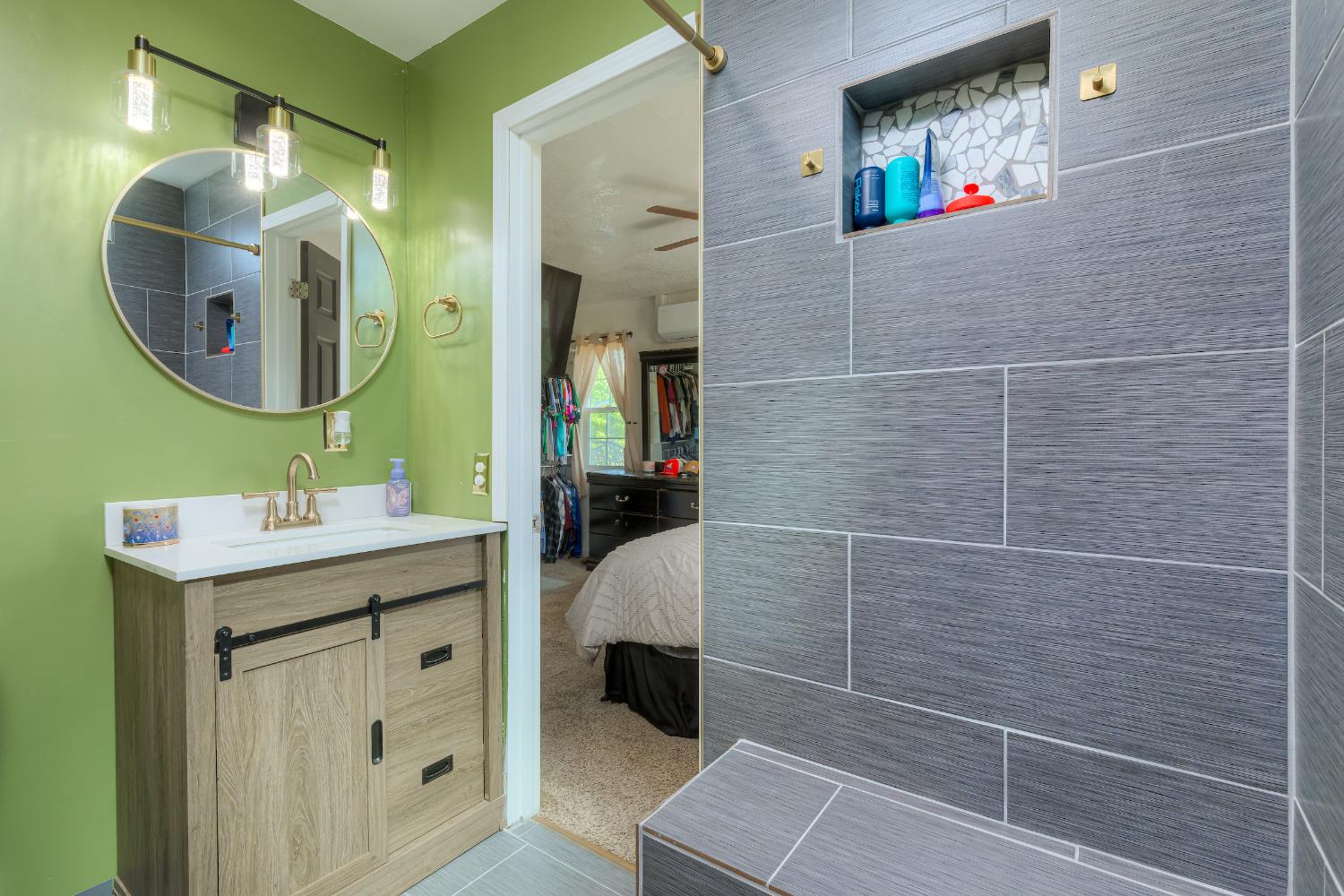 2633 Oroville Garden Ranch Road Oroville, CA 95966 - Photo 10 of 22 a bathroom with a mirror a sink and vanity