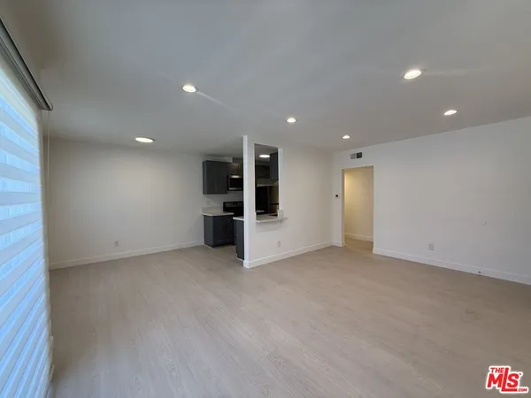an empty room with windows and pillars in it