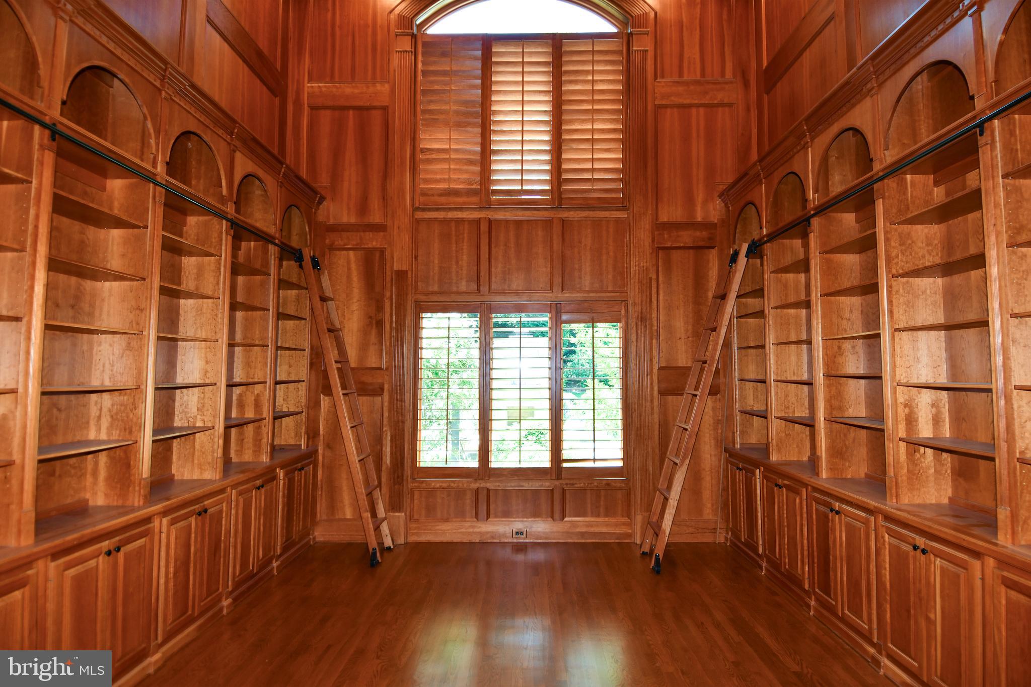7808 Southdown Road Alexandria, VA 22308 - Photo 48 of 99 Remarkable library