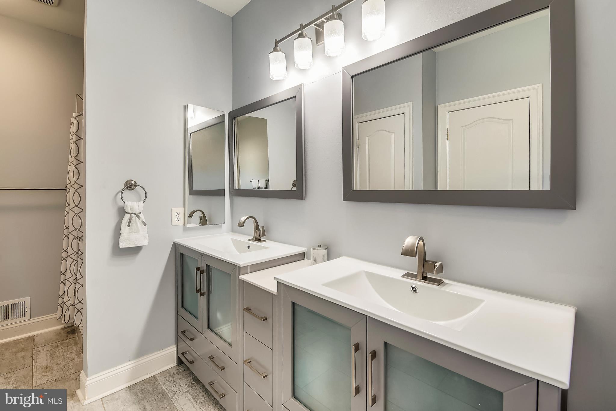 4521 Green Valley Road Monrovia, MD 21770 - Photo 16 of 36 Master Vanities and Mirrors