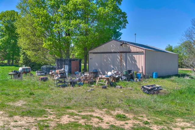 $699,999 | 2951 North Meridian Road, Hudson, MI 49247