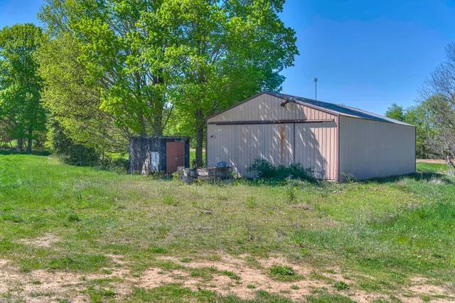 $699,999 | 2951 North Meridian Road, Hudson, MI 49247