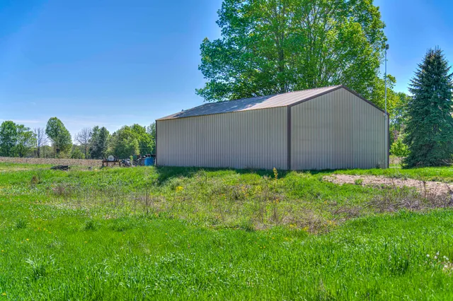 $699,999 | 2951 North Meridian Road, Hudson, MI 49247