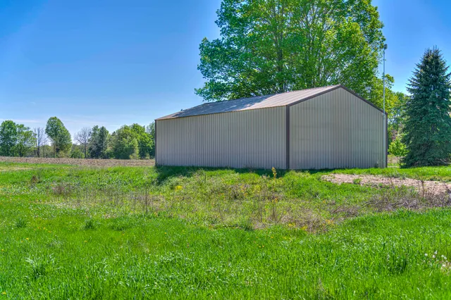 $699,999 | 2951 North Meridian Road, Hudson, MI 49247