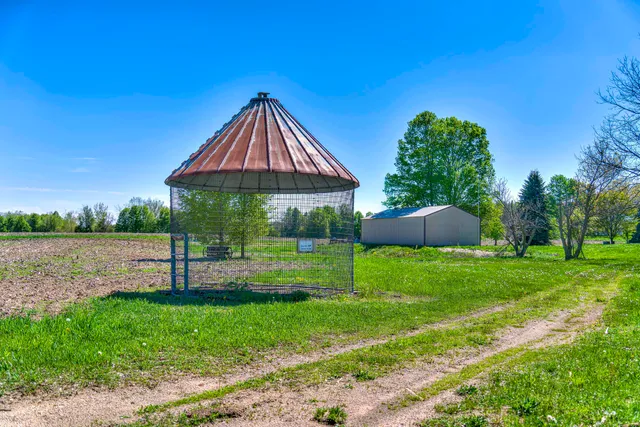 $699,999 | 2951 North Meridian Road, Hudson, MI 49247