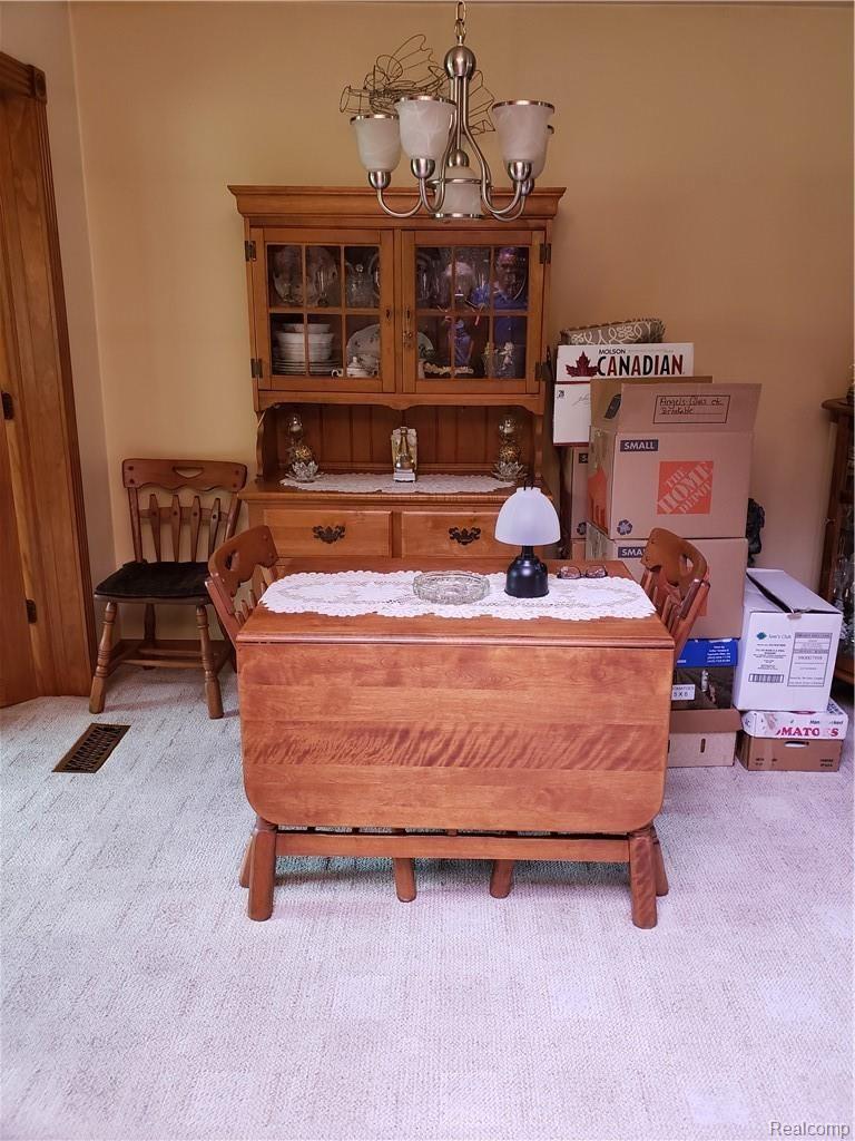 5110 Eagle Road White Lake, MI 48383 - Photo 10 of 14 eating area.jpg