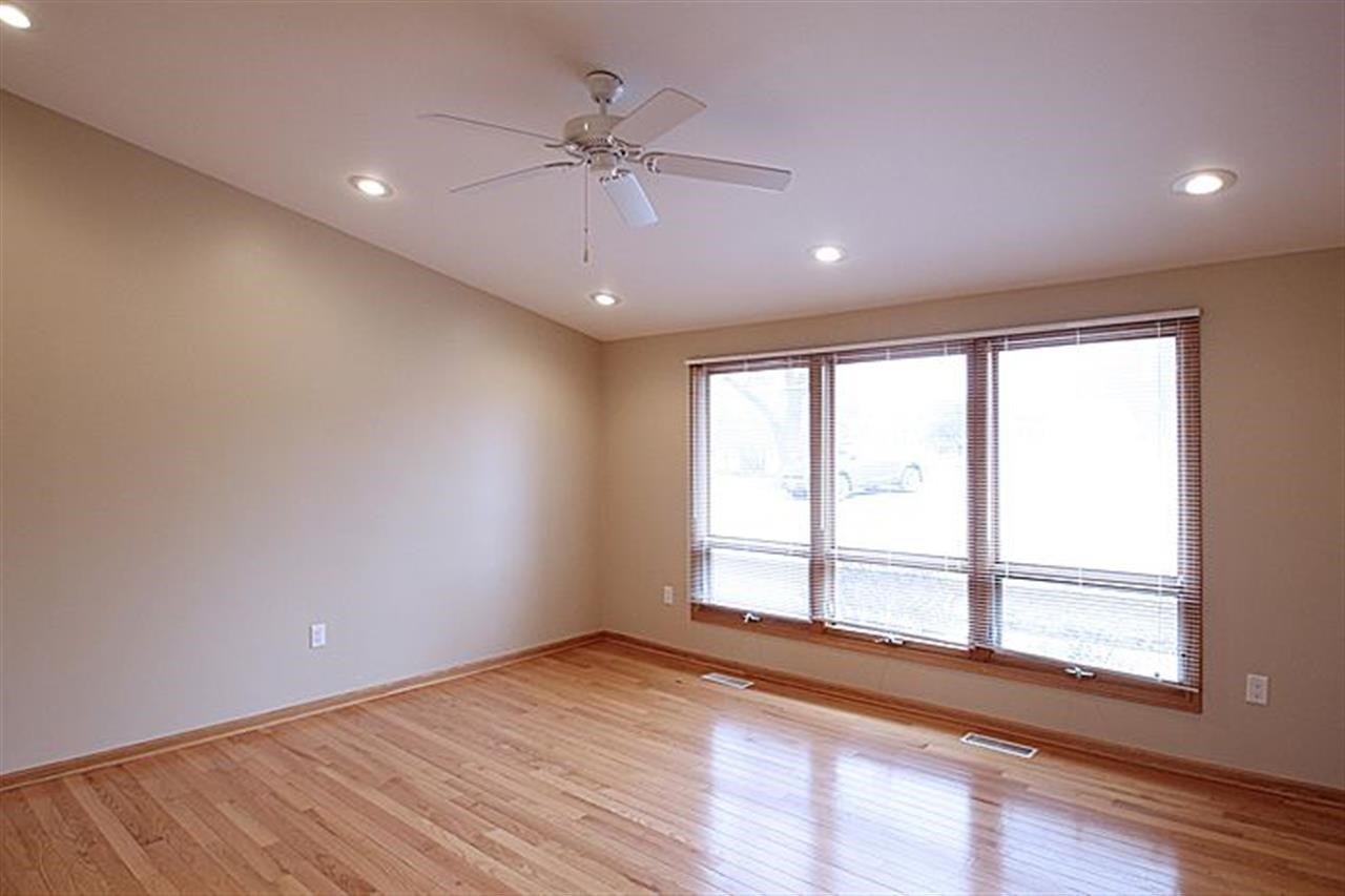 3034 Rohret Road Southwest Iowa City, IA 52246 - Photo 9 of 25 Gallery Image 9