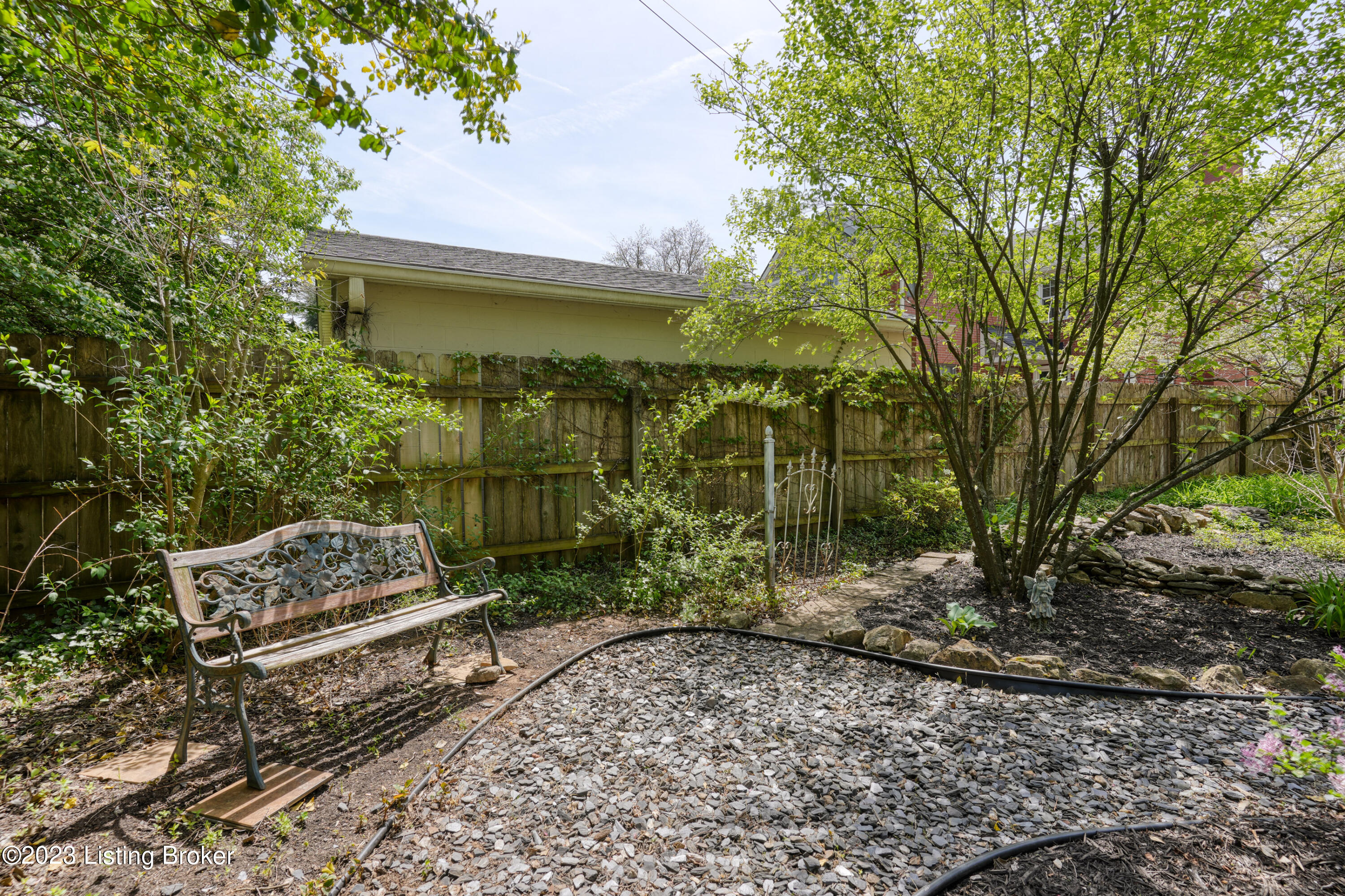 121 Don Allen Road Louisville, KY 40207 - Photo 31 of 37 041 - 20230419 06881
