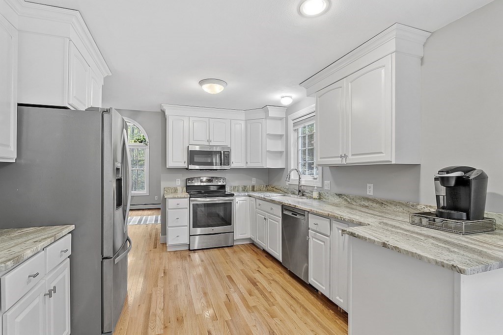 56 Croft Lane Chester, NH 03036 - Photo 5 of 38 Gallery Image 5