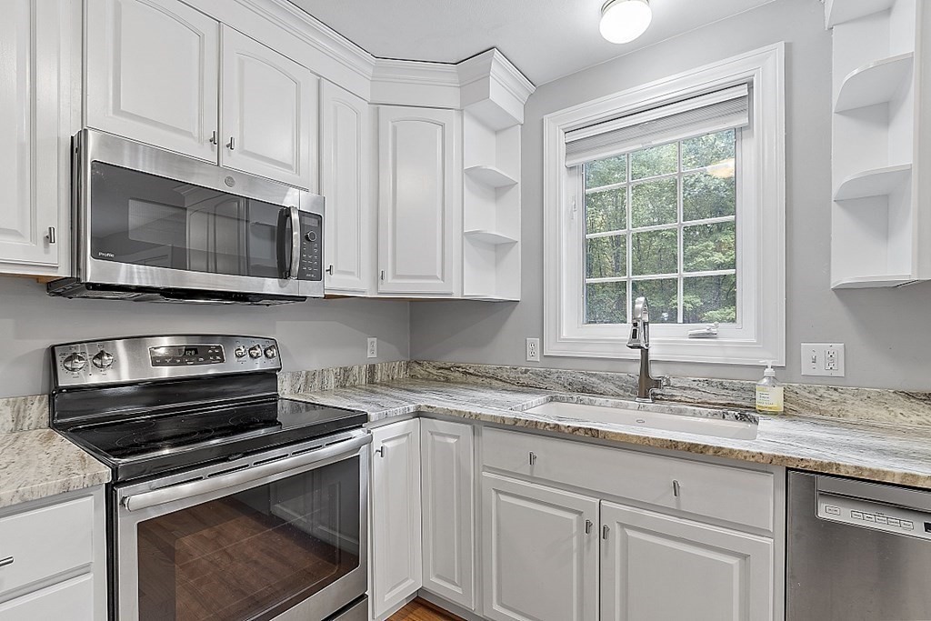 56 Croft Lane Chester, NH 03036 - Photo 6 of 38 Gallery Image 6