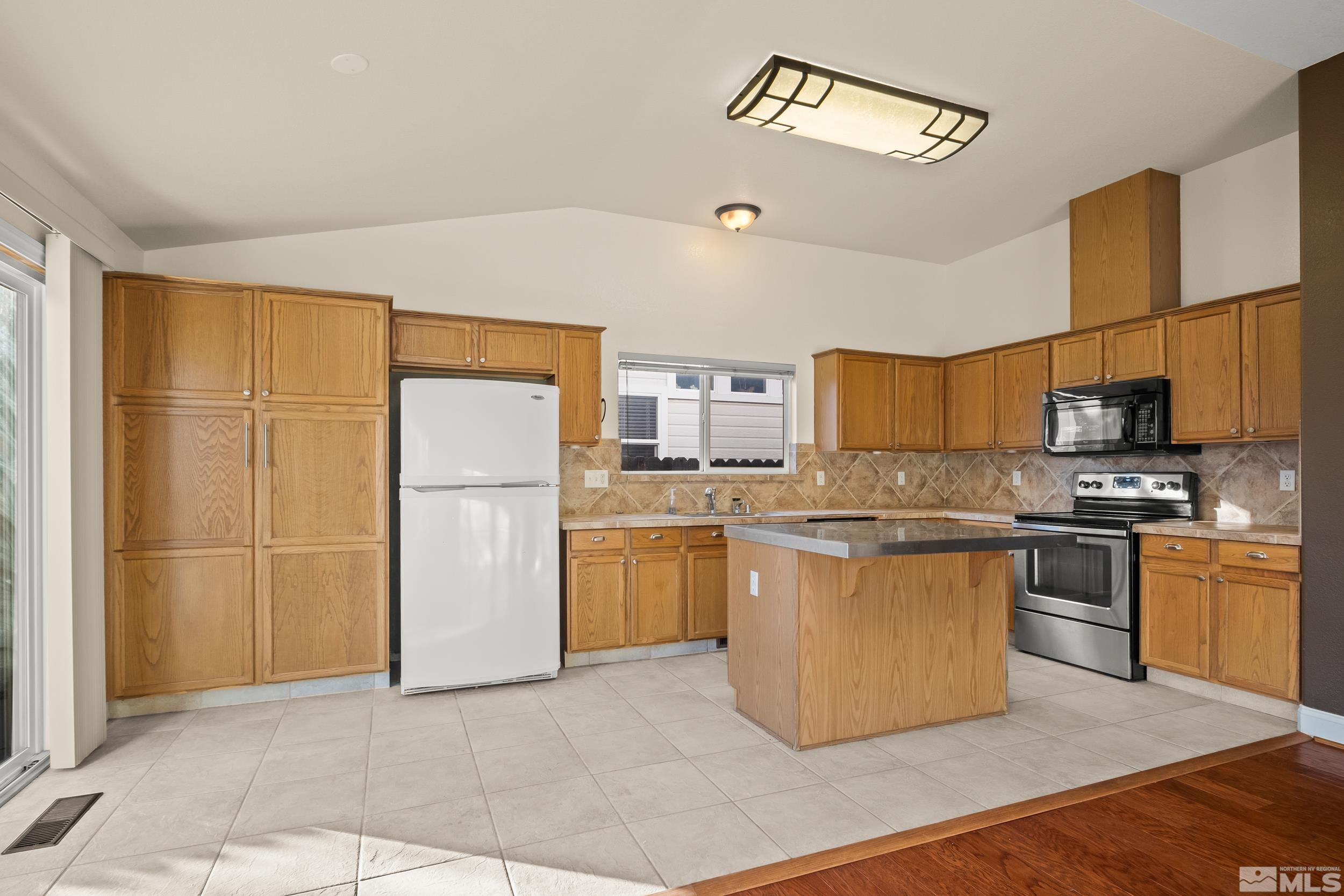 1670 Westmont Lane Reno, NV 89521 - Photo 8 of 24 Photo 8