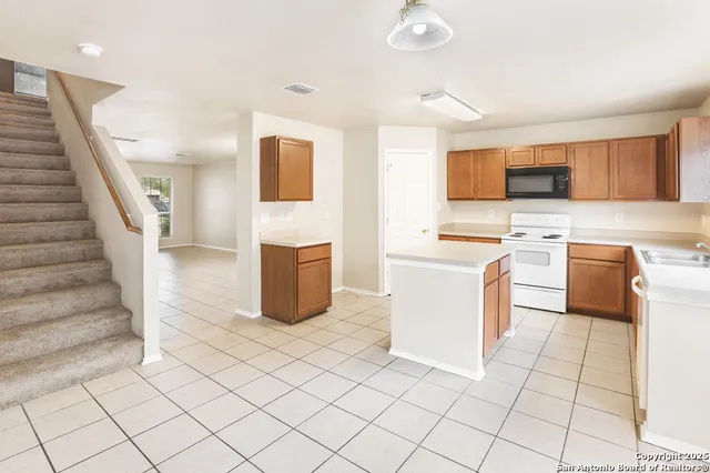 $1,895 | 2619 Gato Del Sol, San Antonio, TX 78245