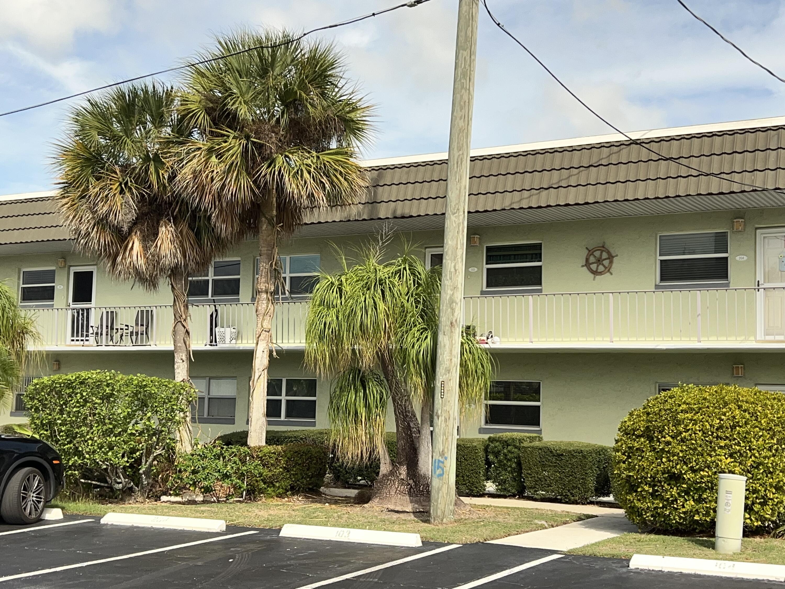 1172 Commodore Court, Unit 203 Fort Pierce, FL 34949 - Photo 3 of 23 IMG_5128