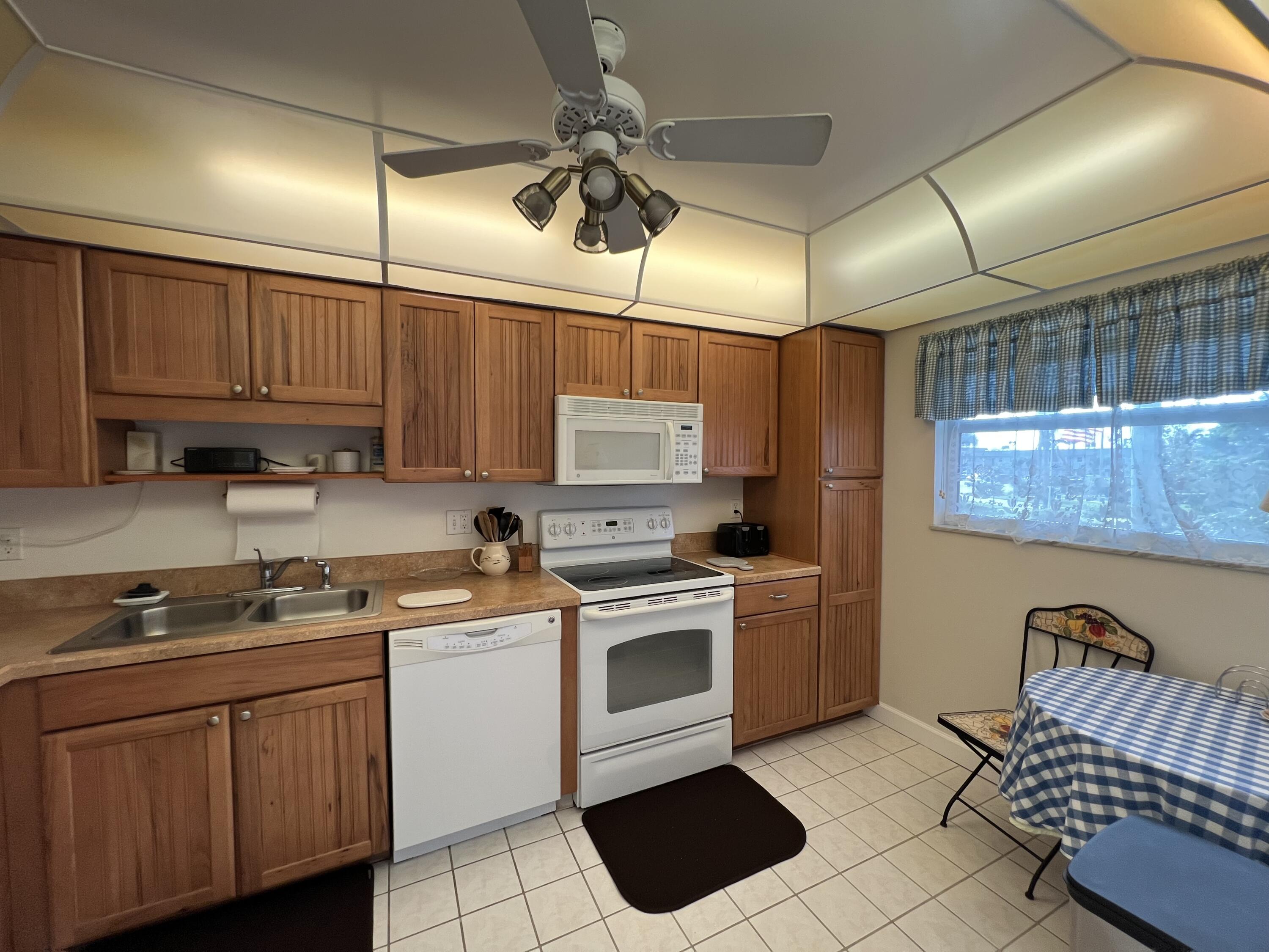 1172 Commodore Court, Unit 203 Fort Pierce, FL 34949 - Photo 4 of 23 IMG_5107