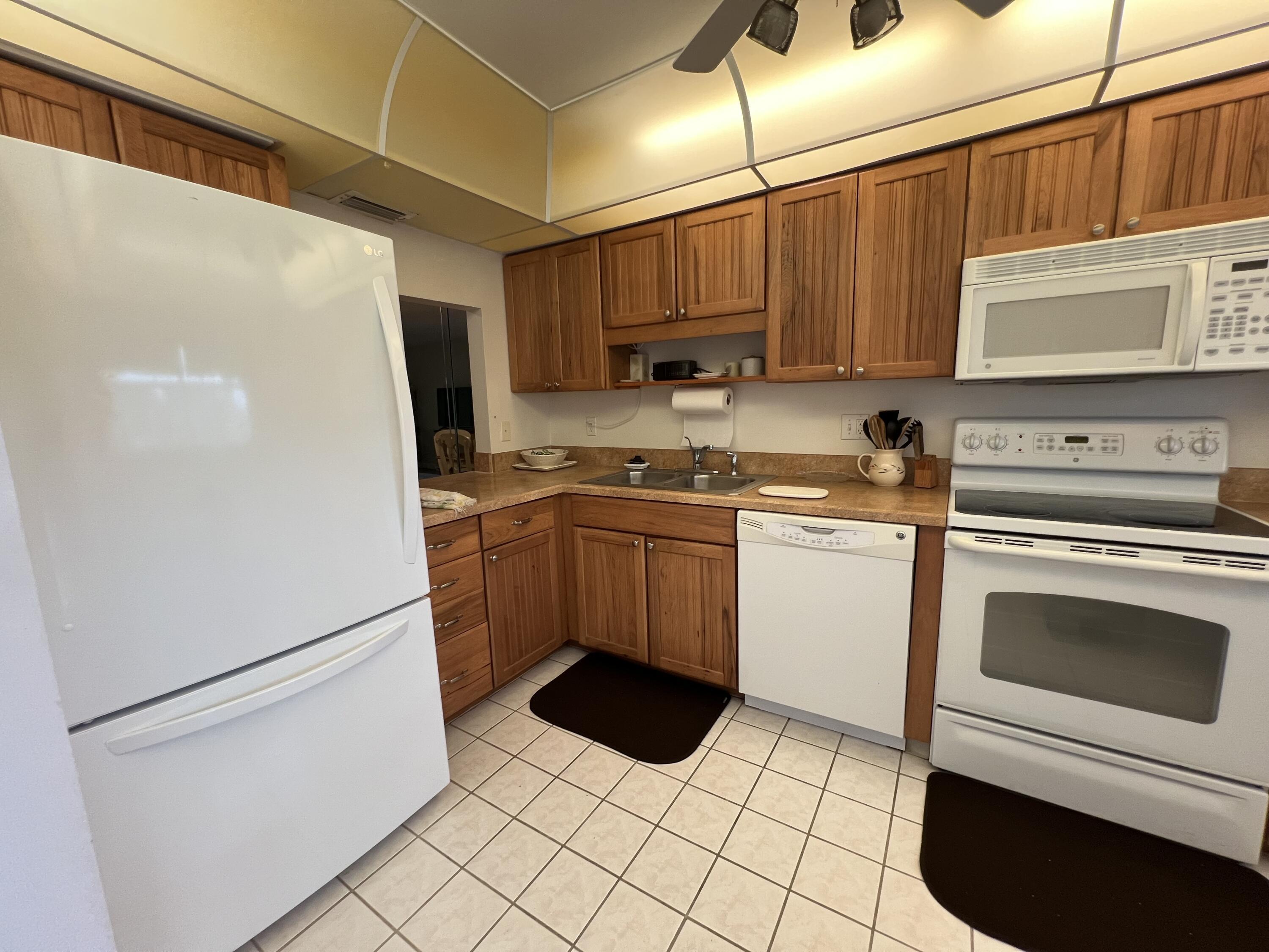 1172 Commodore Court, Unit 203 Fort Pierce, FL 34949 - Photo 5 of 23 IMG_5104