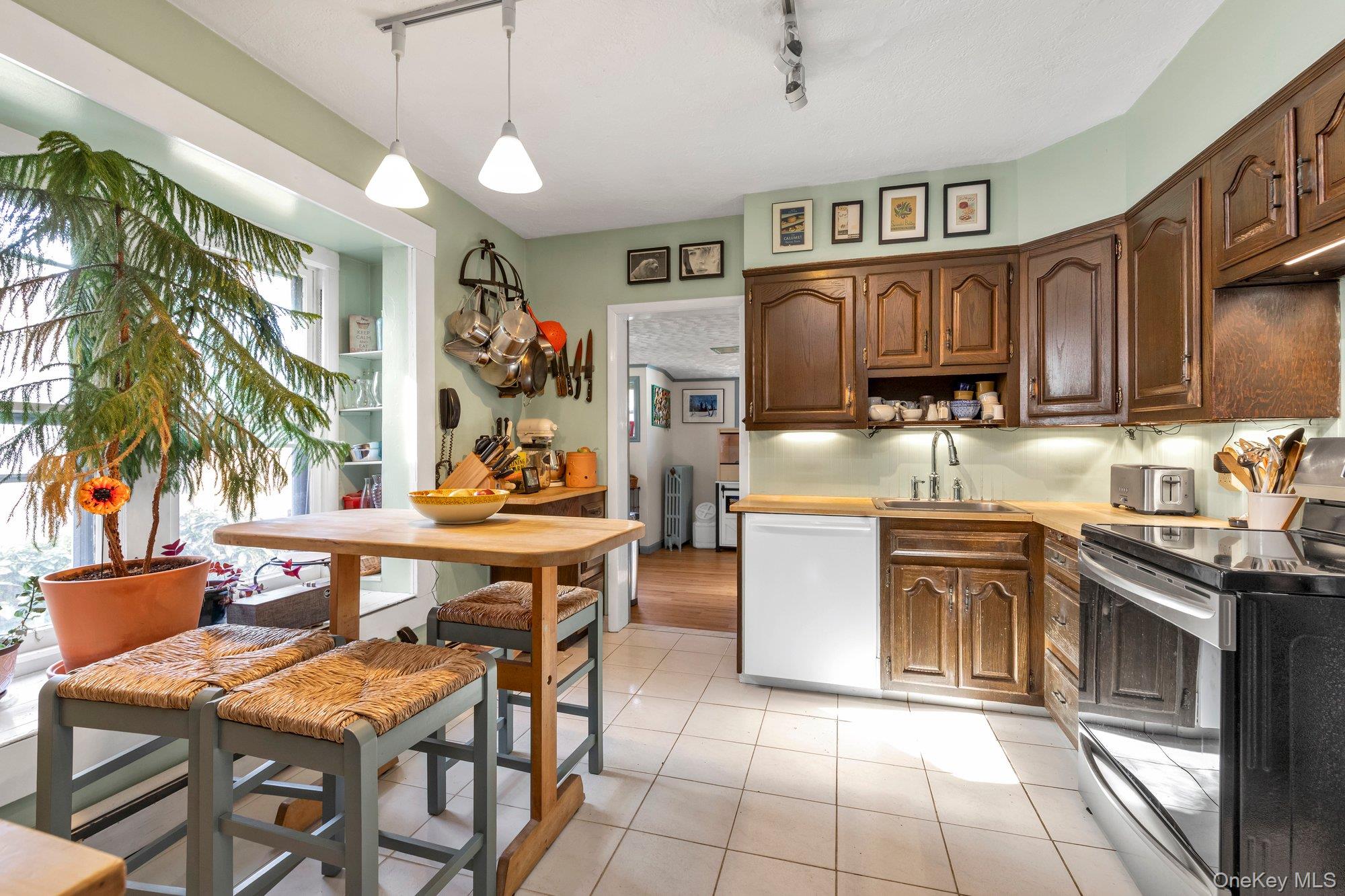841 Waverly Place Baldwin, NY 11510 - Photo 8 of 17