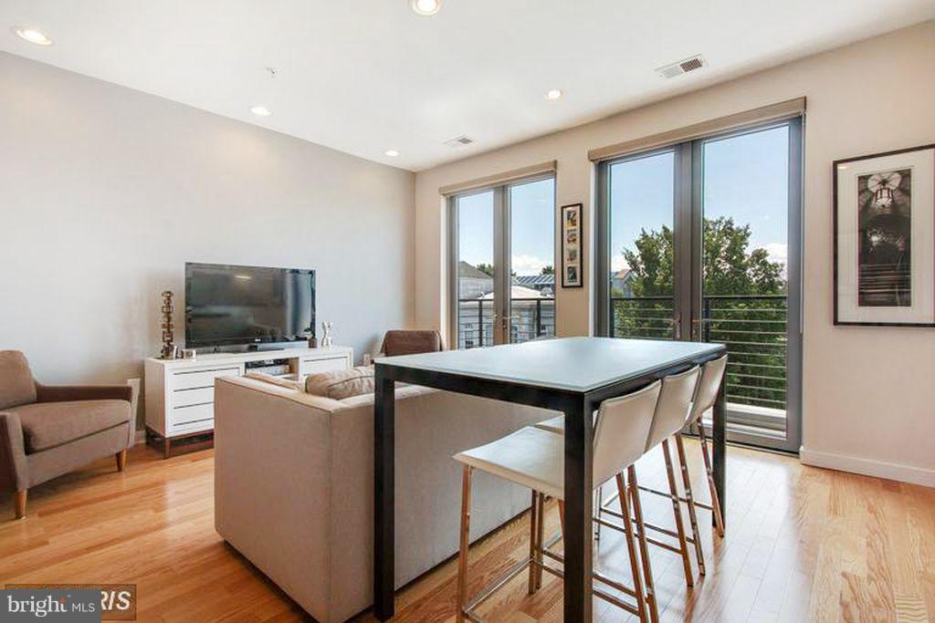 435 R Street Northwest, Unit 401 Washington, DC 20001 - Photo 17 of 18 Enjoy the Open Floor Plan & Natural Light
