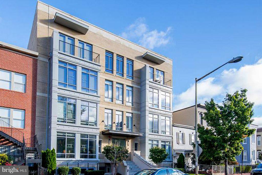 435 R Street Northwest, Unit 401 Washington, DC 20001 - Photo 3 of 18 Welcome Home!
