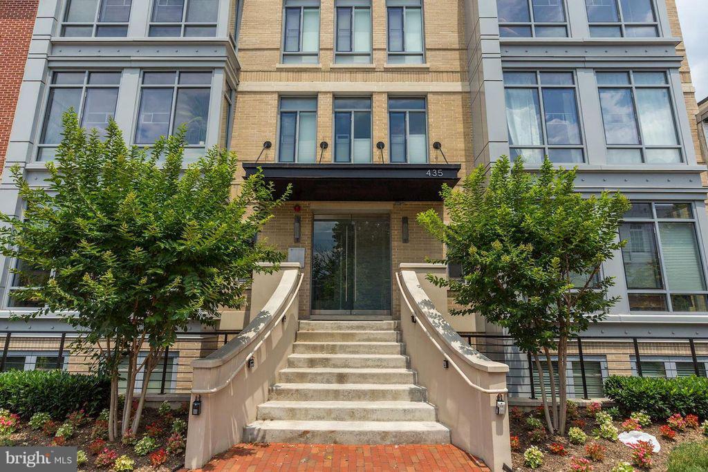 435 R Street Northwest, Unit 401 Washington, DC 20001 - Photo 4 of 18 Front of 435 R St NW #401