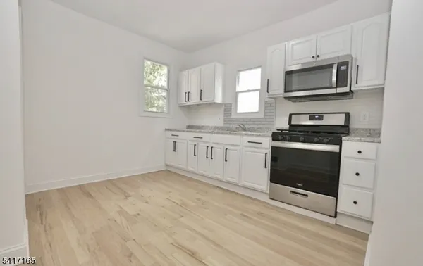 $2,300 | 43 Bragaw Avenue, Unit 2, Newark, NJ 07112