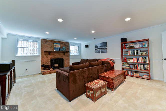 4816 24th Road North Arlington, VA 22207 - Photo 17 of 22 Family Room
