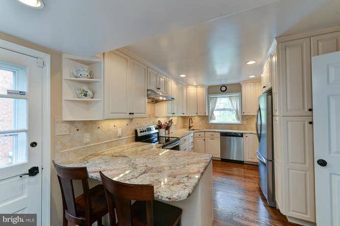 4816 24th Road North Arlington, VA 22207 - Photo 4 of 22 Kitchen