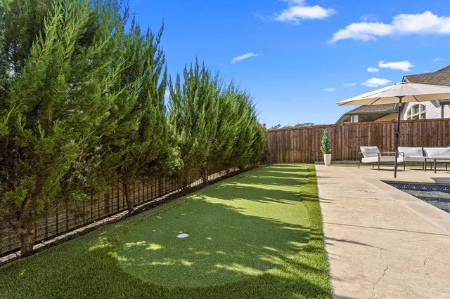 a view of a house with backyard and porch