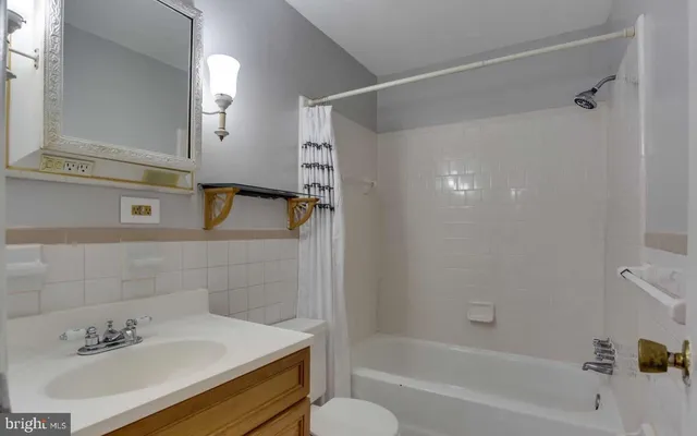 $1,650 | 5614 Bloomfield Drive, Unit 204, Alexandria, VA 22312