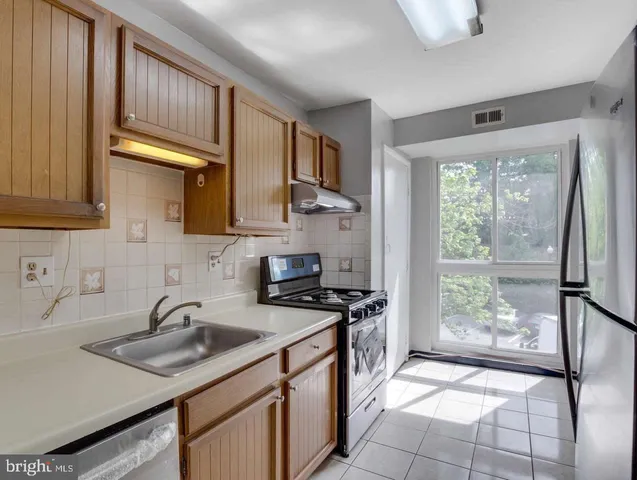 $1,650 | 5614 Bloomfield Drive, Unit 204, Alexandria, VA 22312