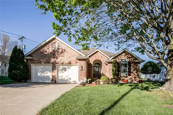 $385,000 | 3316 South Victoria Drive, Blue Springs, MO 64015