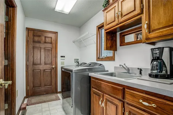 $385,000 | 3316 South Victoria Drive, Blue Springs, MO 64015