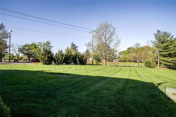 $385,000 | 3316 South Victoria Drive, Blue Springs, MO 64015