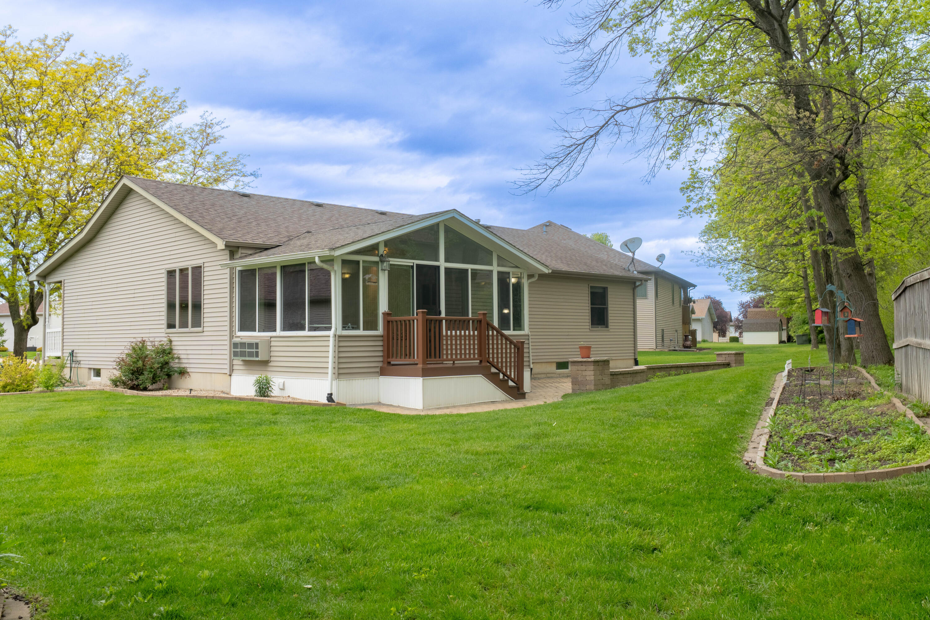 7019 Forest Ridge Drive Schererville, IN 46375 - Photo 19 of 19 3000x2000