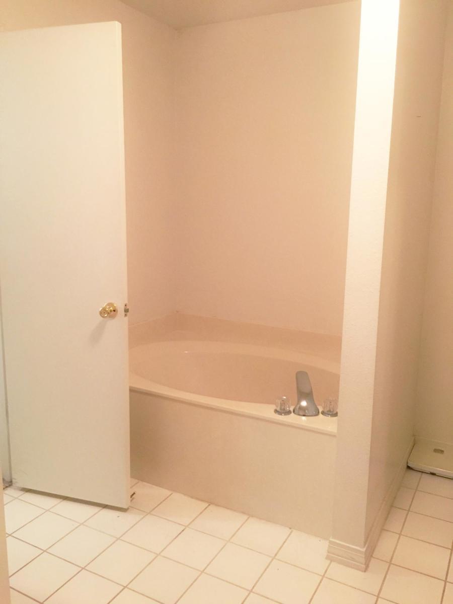 2807 Ping Lane Crestview, FL 32539 - Photo 25 of 28 a view of bathroom with bathtub