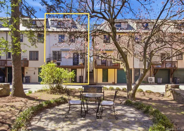 $875,000 | 8 Parkway Drive, Pelham, NY 10803