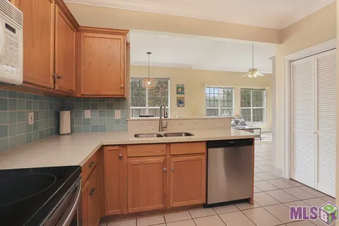 $229,000 | 710 East Boyd Drive, Unit 901, Baton Rouge, LA 70808