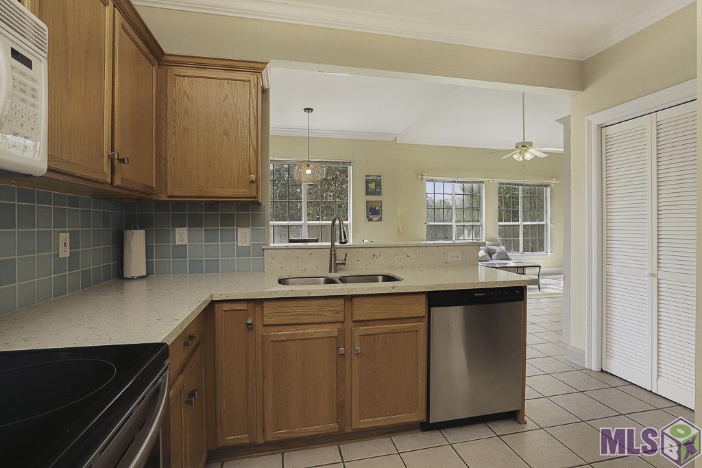 710 East Boyd Drive, Unit 901 Baton Rouge, LA 70808 - Photo 11 of 26 Kitchen