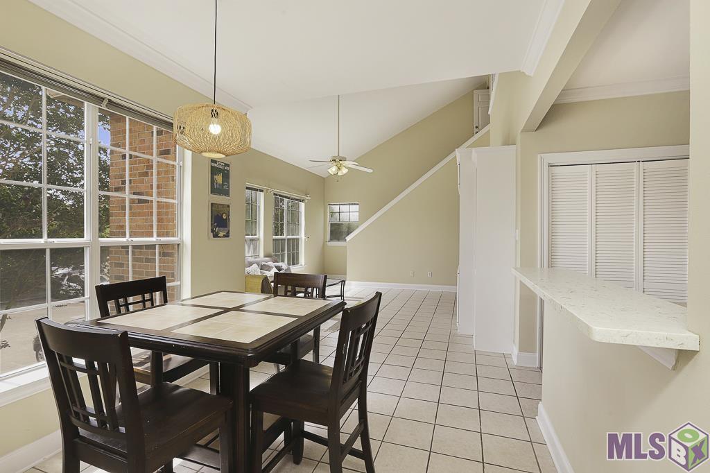 710 East Boyd Drive, Unit 901 Baton Rouge, LA 70808 - Photo 12 of 26 Dining/living room