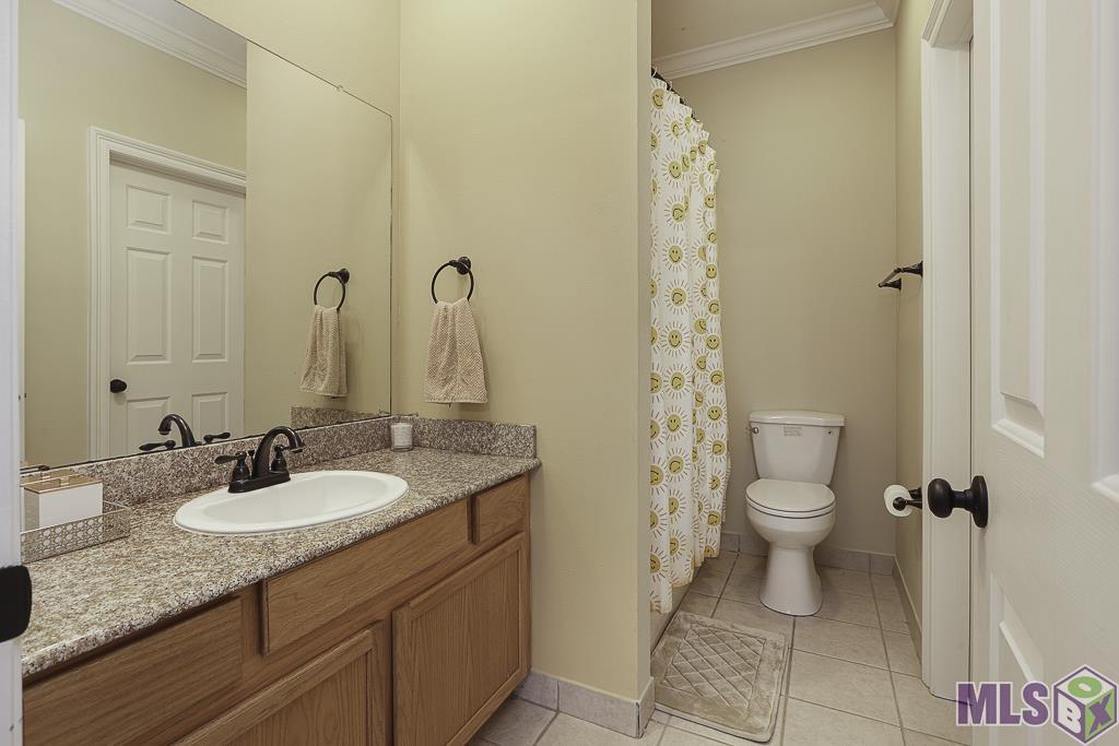 710 East Boyd Drive, Unit 901 Baton Rouge, LA 70808 - Photo 15 of 26 Bathroom