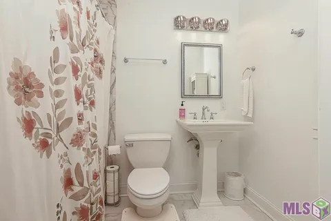 $229,000 | 710 East Boyd Drive, Unit 901, Baton Rouge, LA 70808