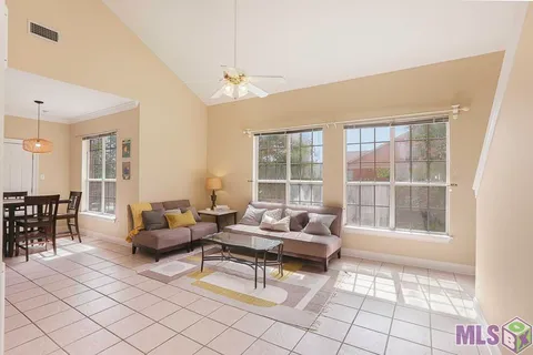 $229,000 | 710 East Boyd Drive, Unit 901, Baton Rouge, LA 70808